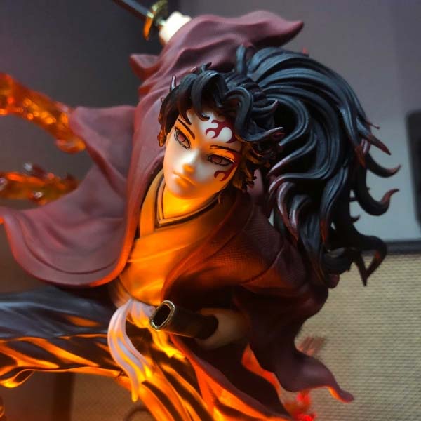 Mô hình Tsugikuni Yoriichi chiến đấu 38cm có LED - Kimetsu No Yaiba