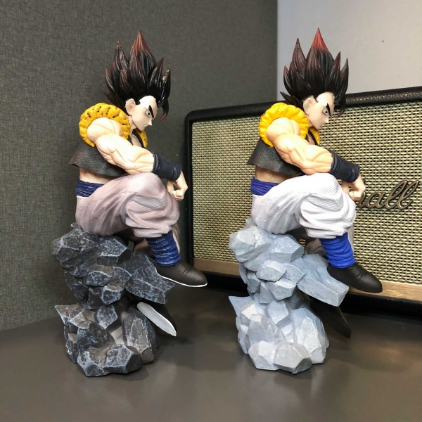 Mô hình Gogeta ngồi chống tay 3 đầu 22 cm - Dragon Ball