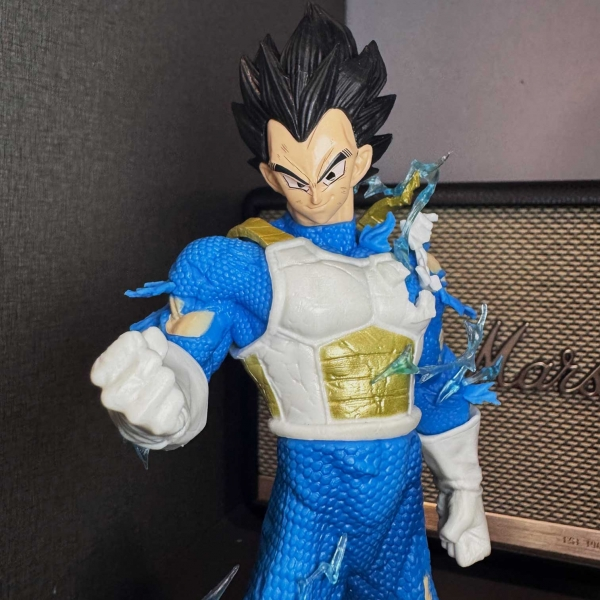 Mô hình Vegeta 3 đầu cực nét có LED 23 cm -Dragon Ball