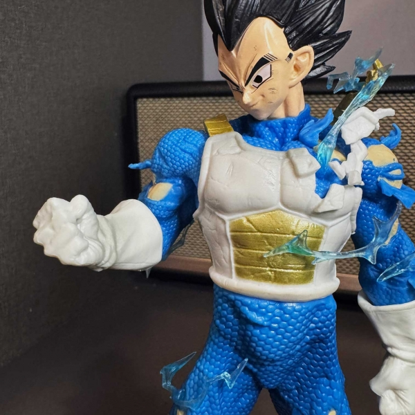 Mô hình Vegeta 3 đầu cực nét có LED 23 cm -Dragon Ball