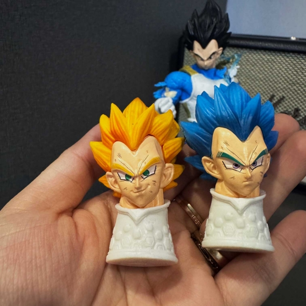 Mô hình Vegeta 3 đầu cực nét có LED 23 cm -Dragon Ball