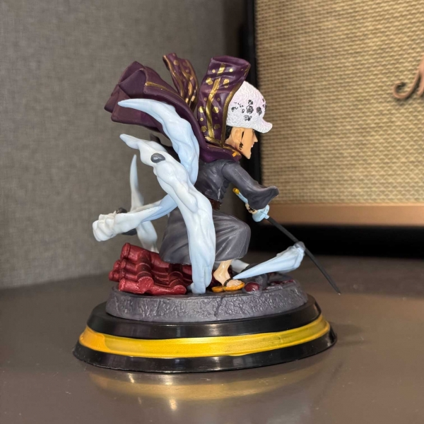 Mô hình Trafalgar Law chiến đấu 9 cm - One Piece