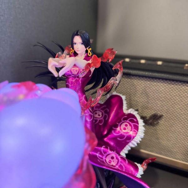 [Bản Full] Mô hình Boa Hancock bắn tim 25 cm có LED - One Piece