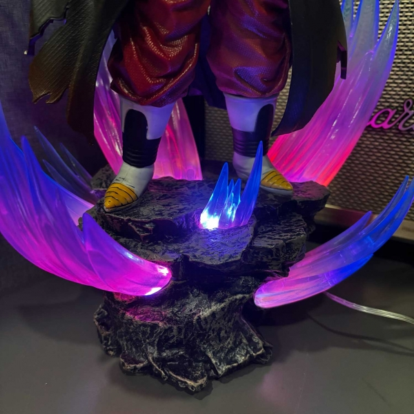 Mô hình Gogeta SSJ4 cầm ngọc 37 cm có LED - Dragon Ball