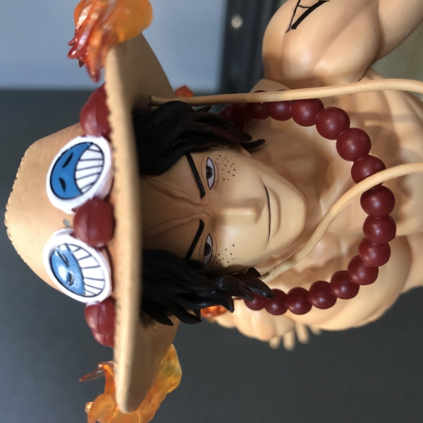 Mô hình ACE chiến đấu 24 cm có LED (usb) - One Piece