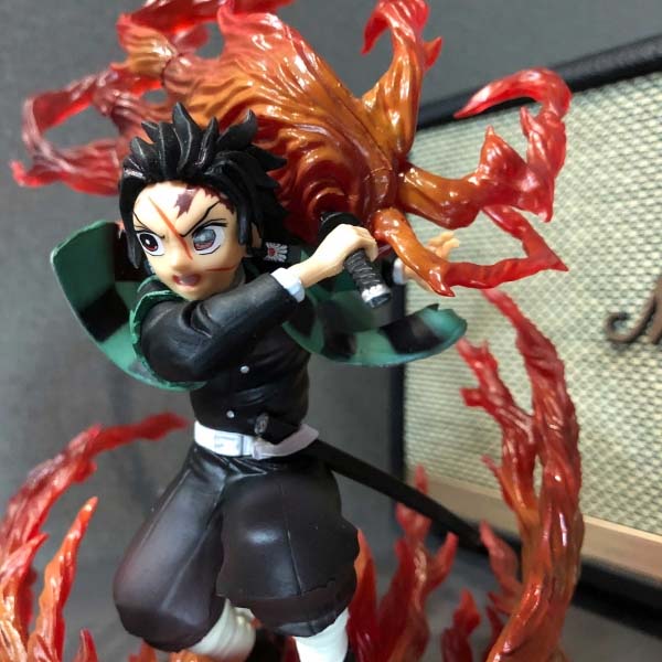 Mô hình Tanjiro Kamado chiến đấu 22 cm - Kimetsu No Yaiba