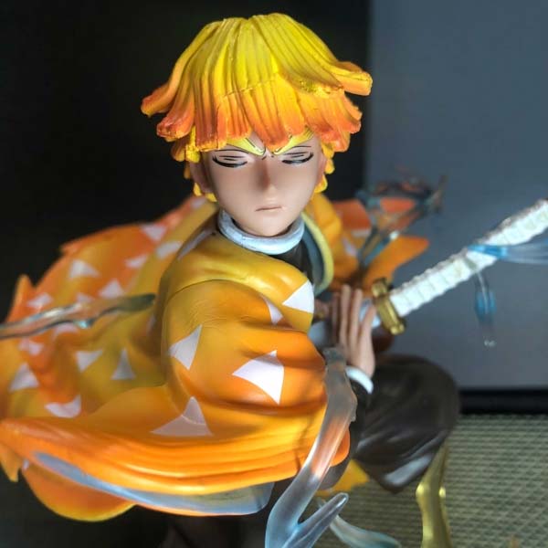 Mô hình Zenitsu Agatsuma chiến đấu 31 cm có LED - Kimetsu No Yaiba