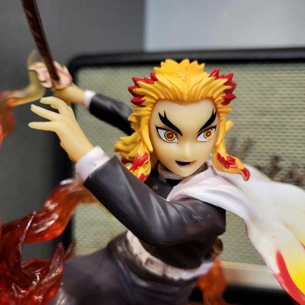 Mô hình Viêm Trụ Rengoku Kyojuro 17 cm có LED - Kimetsu No Yaiba