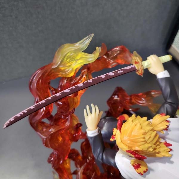 Mô hình Viêm Trụ Rengoku Kyojuro 17 cm có LED - Kimetsu No Yaiba