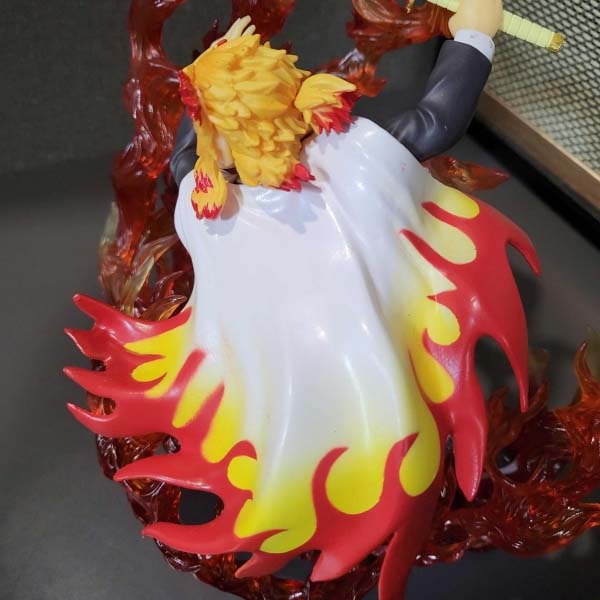 Mô hình Viêm Trụ Rengoku Kyojuro 17 cm có LED - Kimetsu No Yaiba