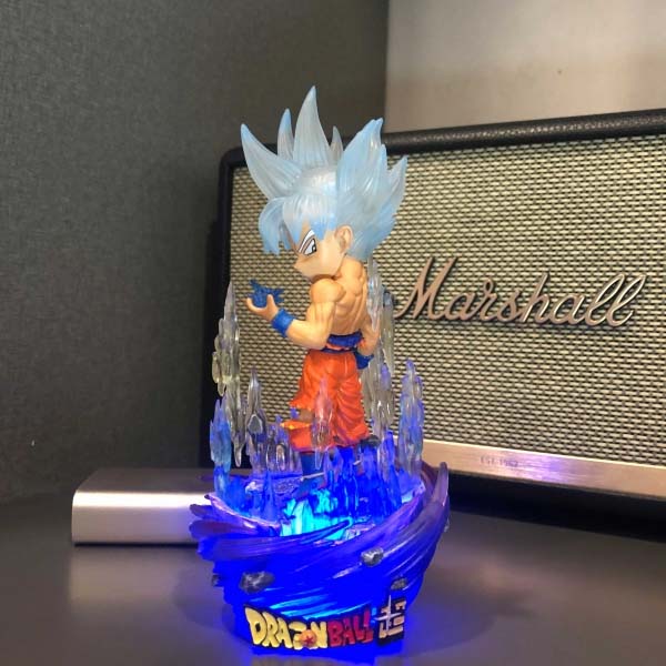 Mô hình Son Goku liếc mắt 17cm có LED (usb) - Dragon Ball