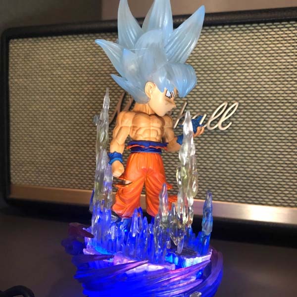 Mô hình Son Goku liếc mắt 17cm có LED (usb) - Dragon Ball