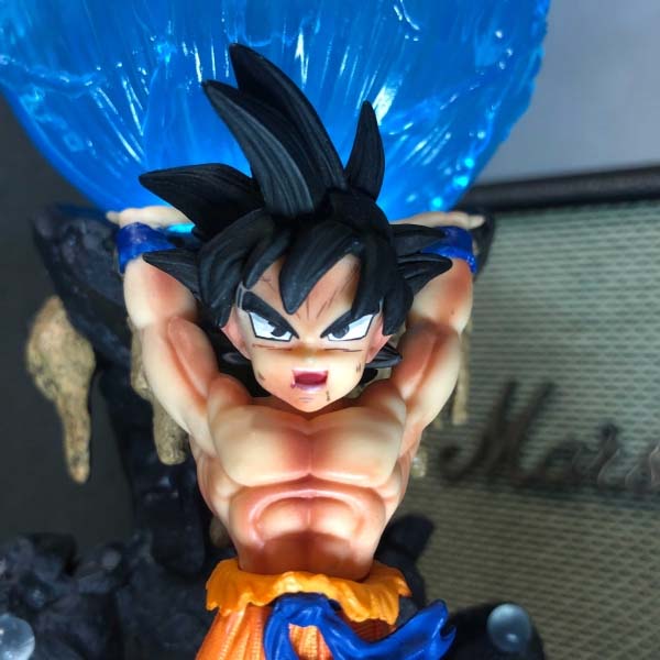 Mô hình Son Goku nâng cầu 25 cm có LED - Dragon Ball