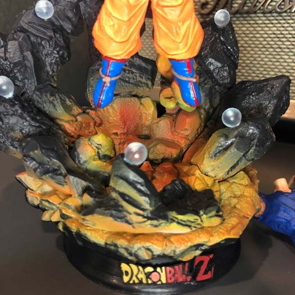 Mô hình Son Goku nâng cầu 25 cm có LED - Dragon Ball