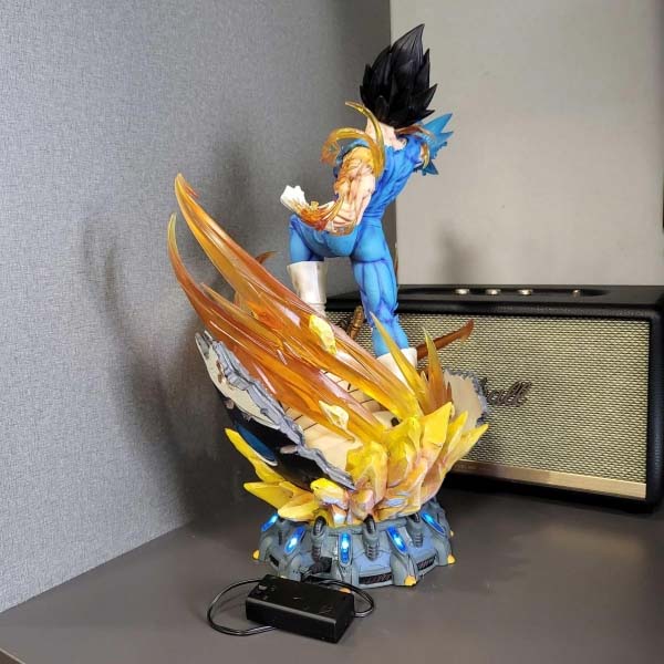 Mô hình Vegeta chiến đấu 3 đầu 45 cm có LED - Dragon Ball