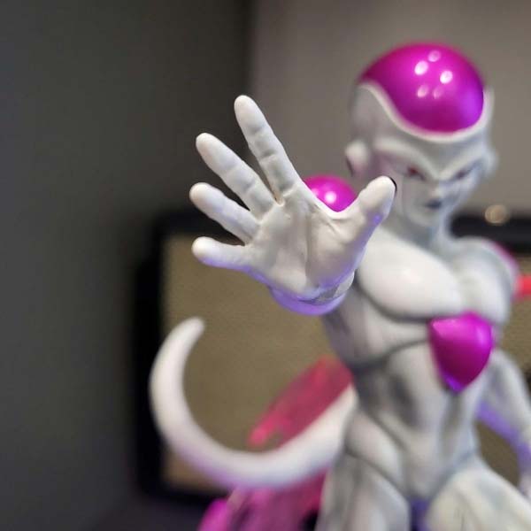 Mô hình Frieza có LED 25 cm - Dragon Ball