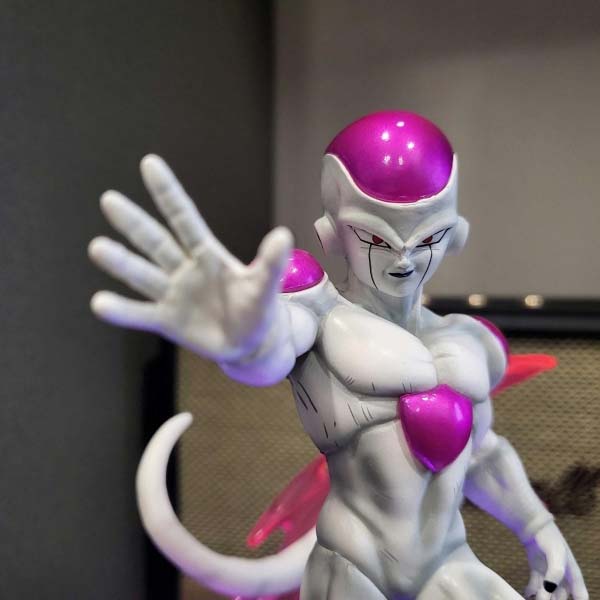 Mô hình Frieza có LED 25 cm - Dragon Ball