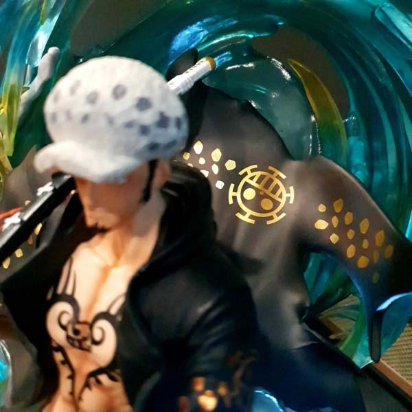 Mô hình Trafalgar Law 41 cm có LED - One Piece