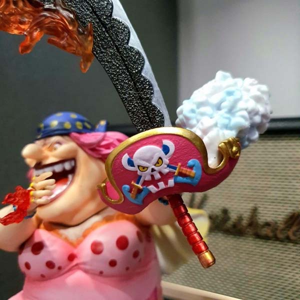 Mô hình BigMom 28 cm - One Piece