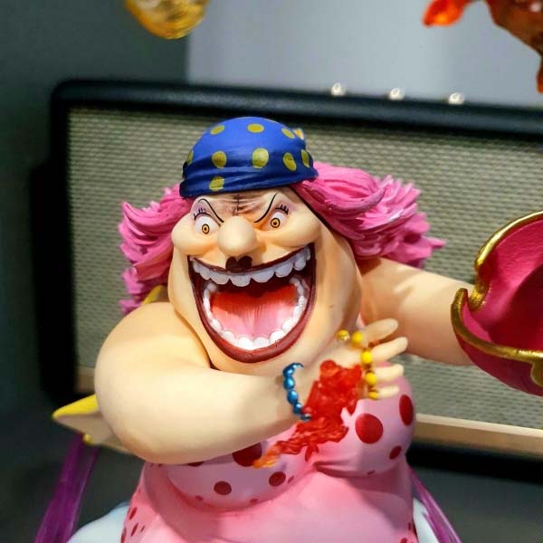 Mô hình BigMom 28 cm - One Piece