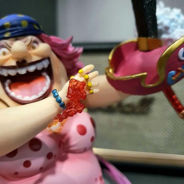 Mô hình BigMom 28 cm - One Piece