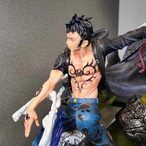 Mô hình Trafalgar Law 42 cm - One Piece