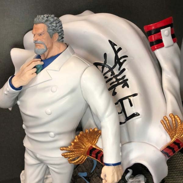 Mô hình Monkey D. Garp cực ngầu 42 cm - One Piece