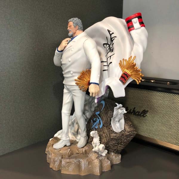 Mô hình Monkey D. Garp cực ngầu 42 cm - One Piece