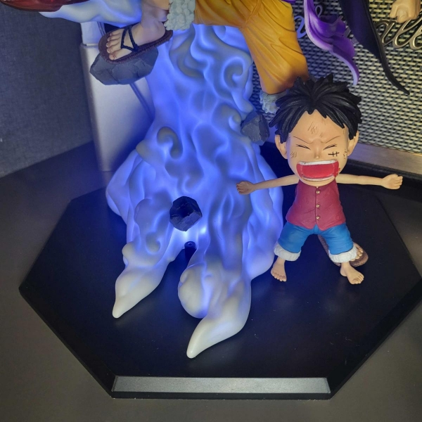 Mô hình Luffy tứ hoàng 27 cm có LED usb - One Piece