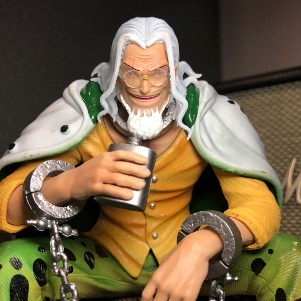 Mô hình Silver Rayleigh ngồi 15 cm - One Piece