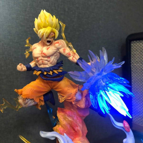 Mô hình Goku vs Frieza 20 cm có LED - Dragon Ball