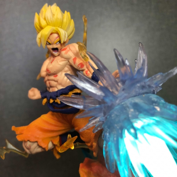 Mô hình Goku vs Frieza 20 cm có LED - Dragon Ball