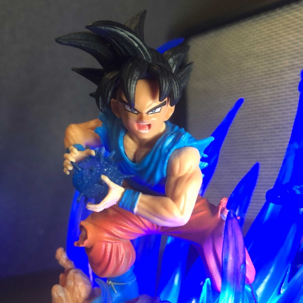 Mô hình Son Goku nổi giận 15 cm có LED - Dragon Ball