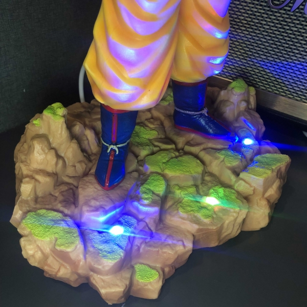 Mô hình Son Goku 32 cm có LED - Dragon Ball