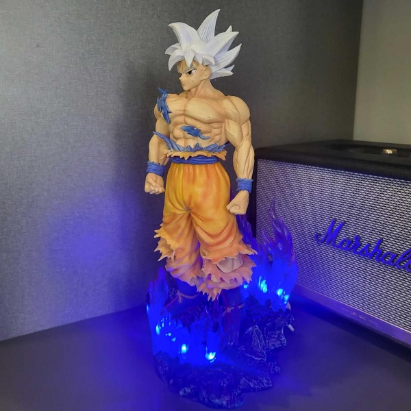 Mô hình Son Goku vô cực 32 cm có LED - Dragon Ball