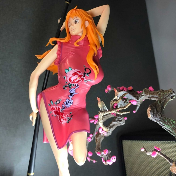 Mô hình Nami hoa anh đào 37 cm có LED - One Piece