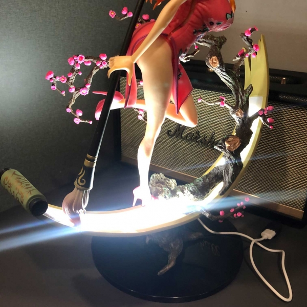 Mô hình Nami hoa anh đào 37 cm có LED - One Piece