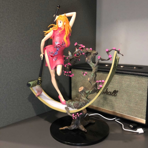 Mô hình Nami hoa anh đào 37 cm có LED - One Piece