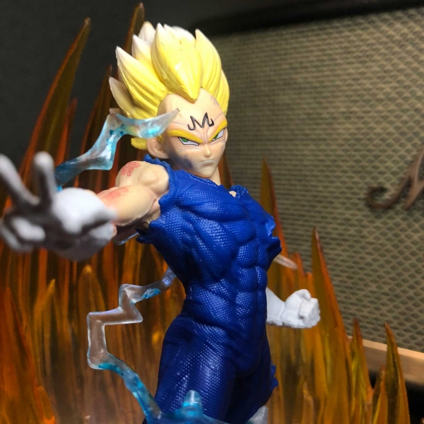 Mô hình Vegeta Kiêu Ngạo 14 cm có LED - Dragon Ball