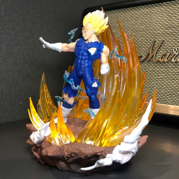 Mô hình Vegeta Kiêu Ngạo 14 cm có LED - Dragon Ball