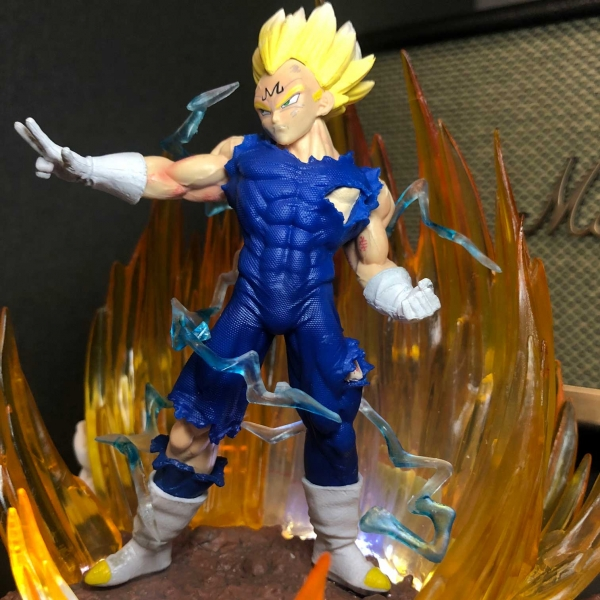 Mô hình Vegeta Kiêu Ngạo 14 cm có LED - Dragon Ball