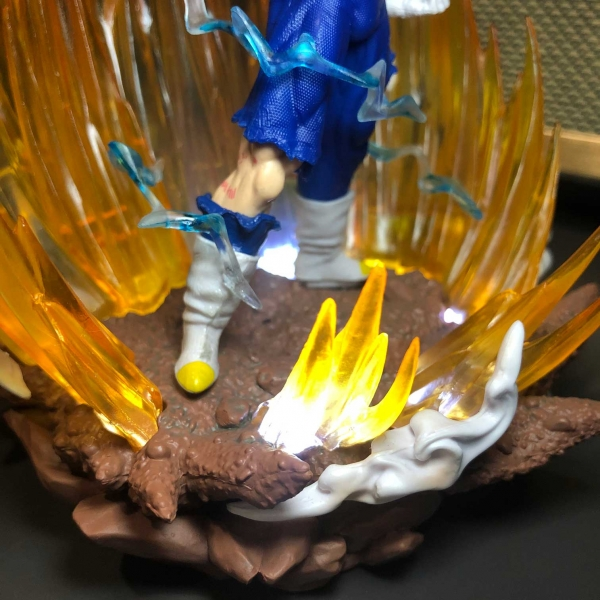 Mô hình Vegeta Kiêu Ngạo 14 cm có LED - Dragon Ball