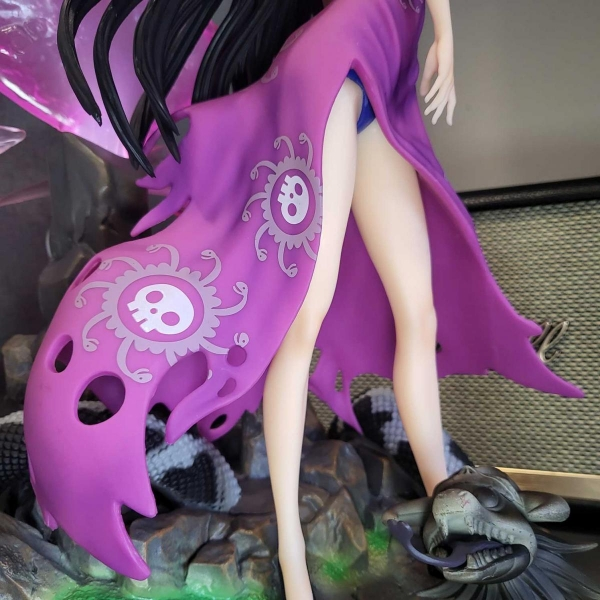 Mô hình Boa Hancock và Salome 35 cm có LED - One Piece