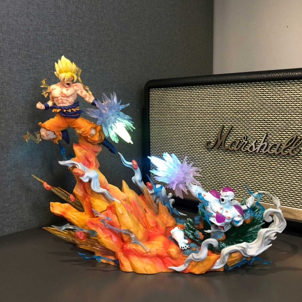 Mô hình Goku vs Frieza 20 cm có LED - Dragon Ball