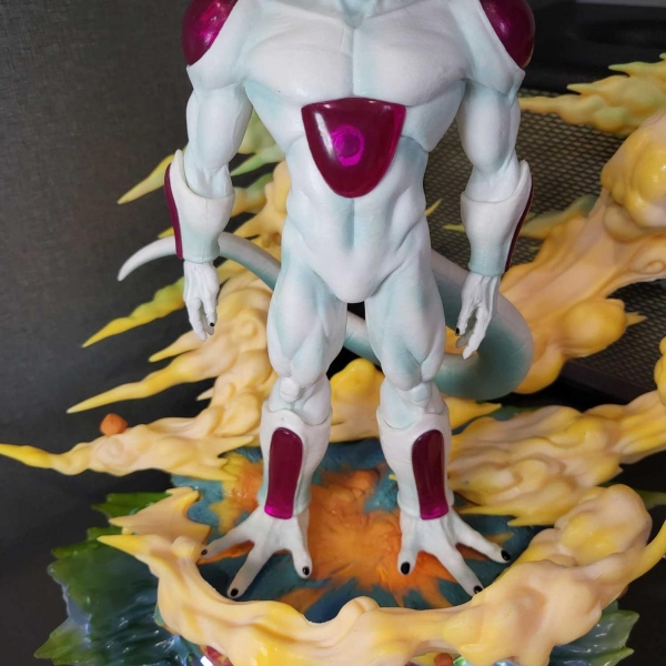 Mô hình Frieza siêu ngầu 2 đầu 31 cm có LED - Dragon Ball