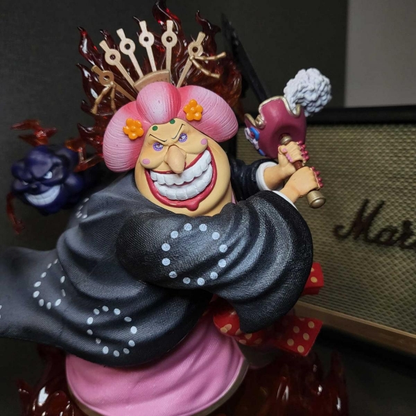 Mô hình Tứ Hoàng Big mom 25 cm có LED - One Piece