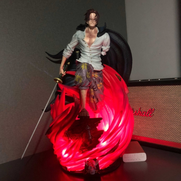 Mô hình Shanks tóc đỏ 39 cm có LED (usb) - One Piece