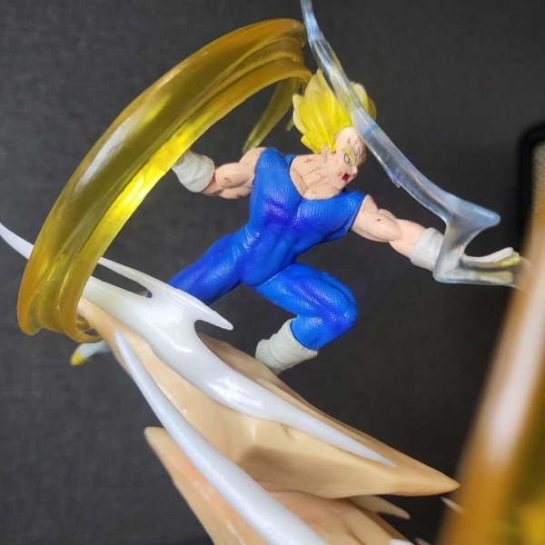 Mô hình Goku vs Vegeta 18 cm có LED - Dragon Ball