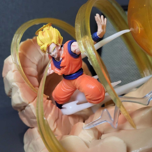 Mô hình Goku vs Vegeta 18 cm có LED - Dragon Ball