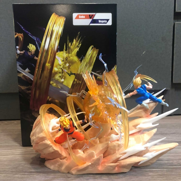 Mô hình Goku vs Vegeta 18 cm có LED - Dragon Ball